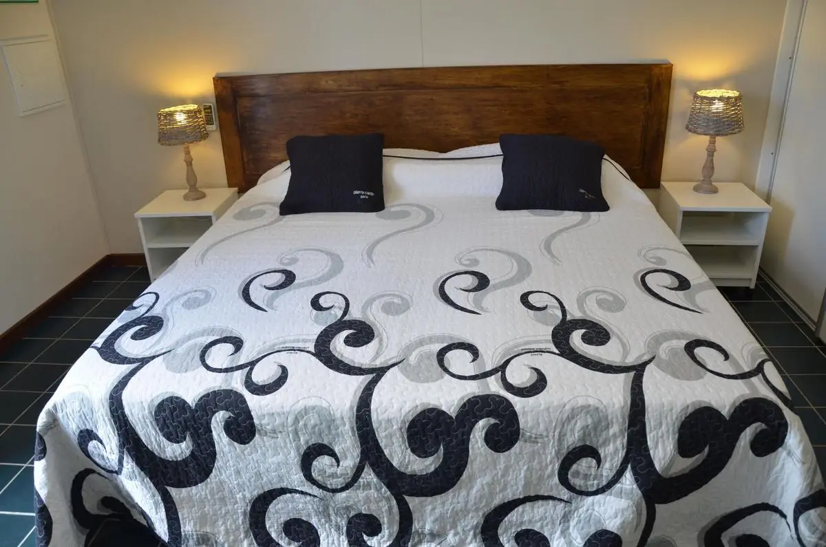 La case n° 3, lit double et lampes de chevet
